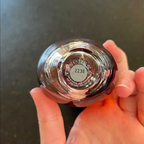 Calvin Klein Obsession Perfume in Black and Amber - Picture 2 of 2